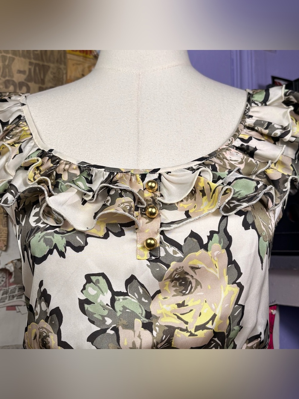 Candie’s Floral Ruffle Top - Picture 2 of 7